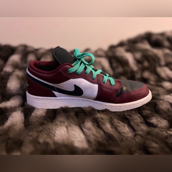 AirJordan 1 Low GS Dark Beetroot with Roma Green Shoes - Picture 4 of 6